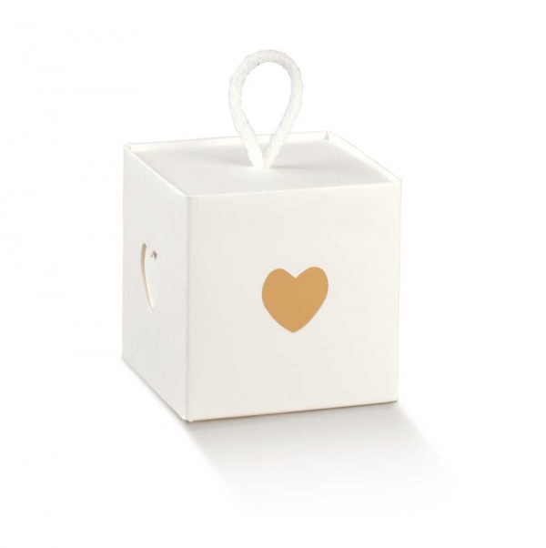 Cubo em cartão branco com recorte coração